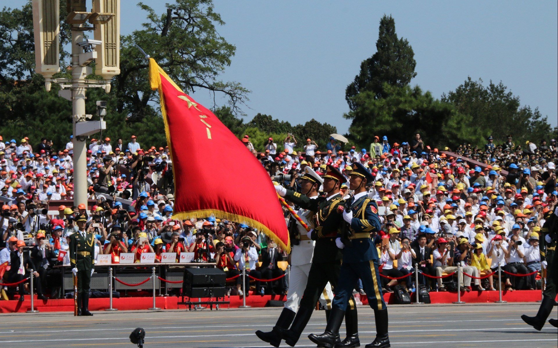 是否应推出足球产业专项扶持政策，国家支持足球的政策