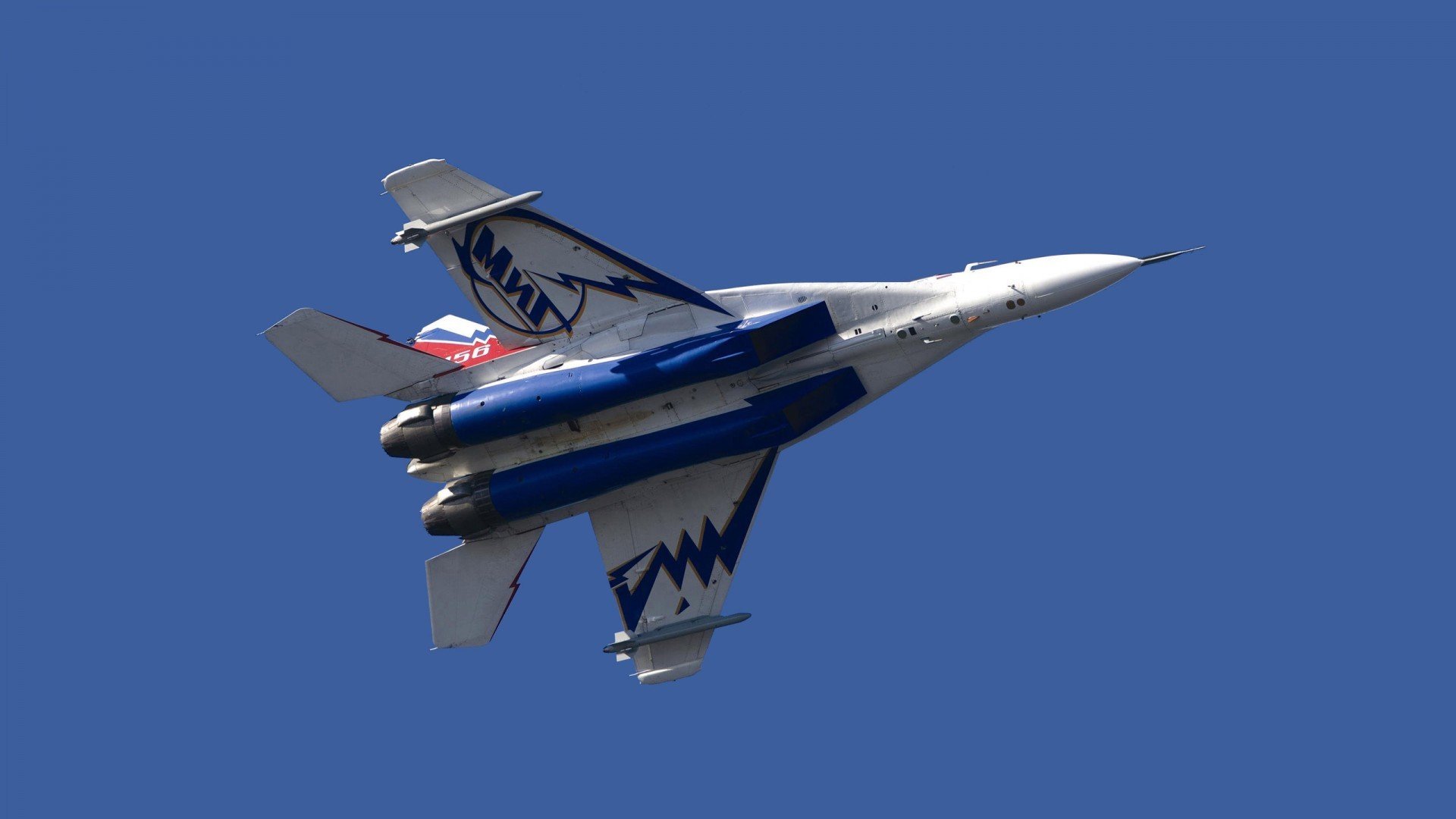 主场失利后教练怎样快速重塑战术节奏恢复稳定,主教练上场踢球