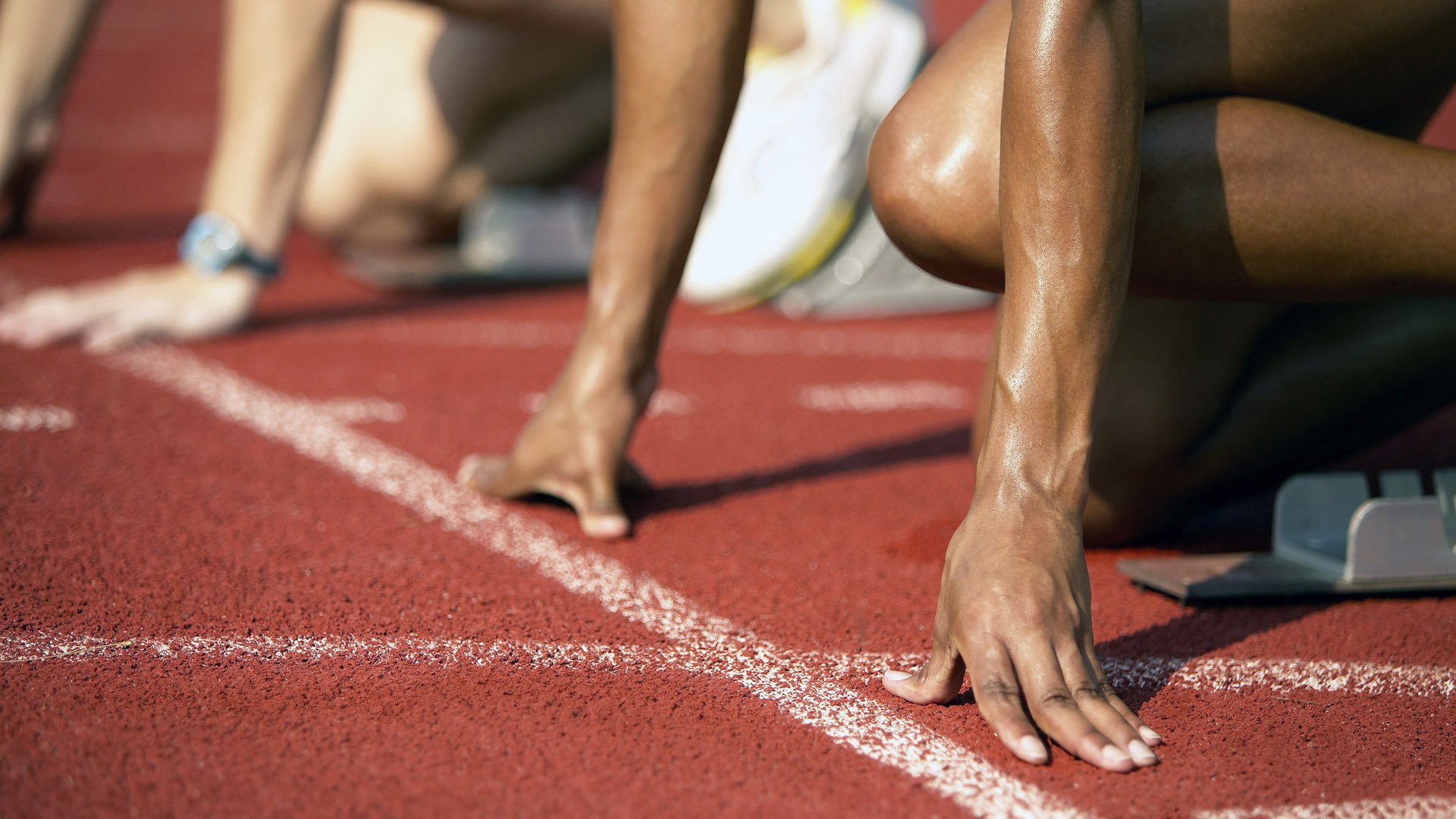 国足比赛高压逼抢执行力度分析，足球高压战术