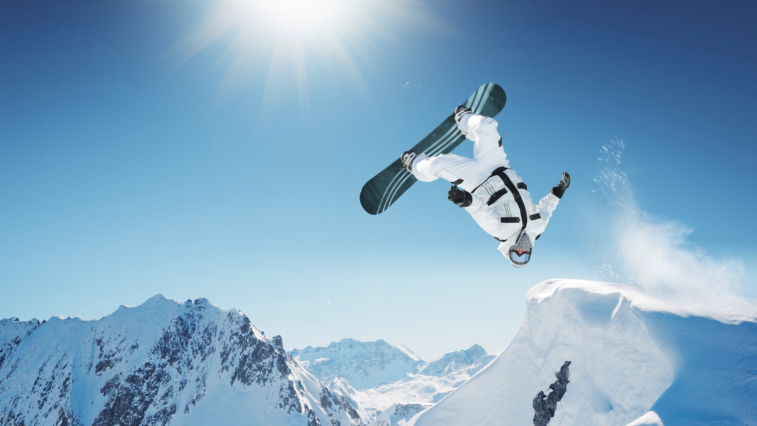 拜仁中场压制破坏比赛节奏取得主动，拜仁中前场